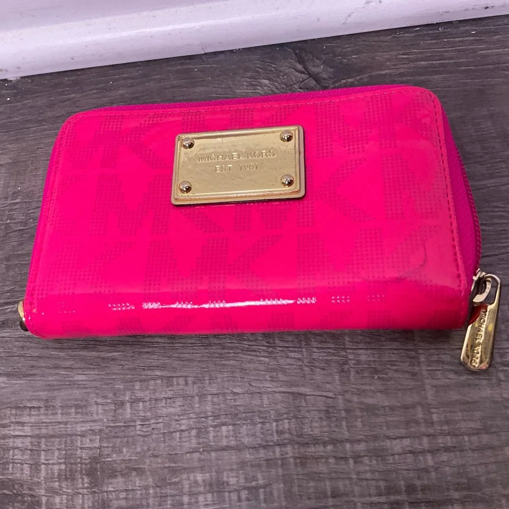 Y2K Michael kors hot pink patent leather zip around wallet monogram women
